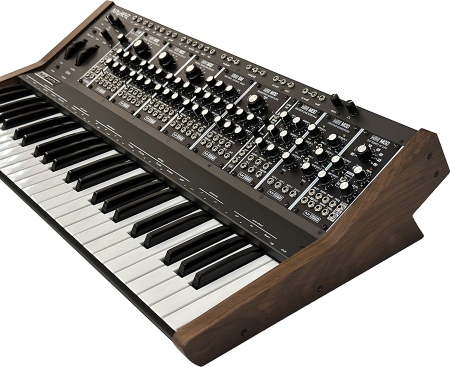 AJH MiniMod Keyz: sinte modular de 4 octavas basado en el Minimoog
